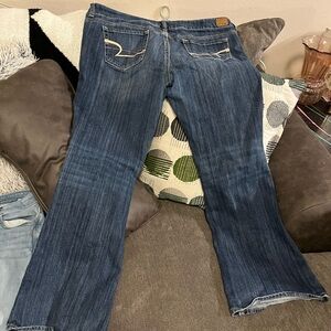 Size 14P. Artist stretch American Eagle jeans. In great condition.